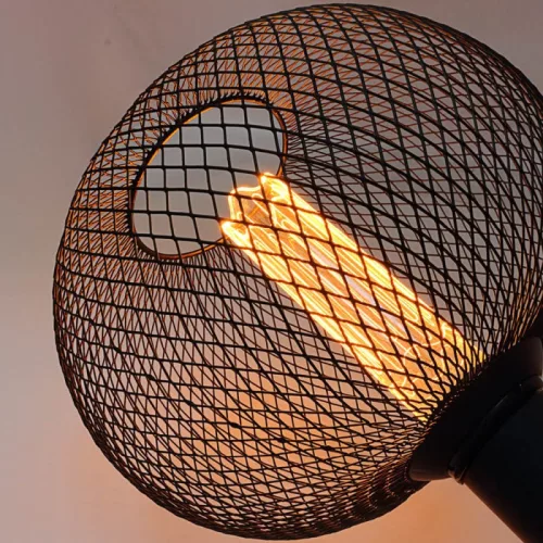 11705 nagyméretű lapított gömb alakú E27 designer LED izzó fekete rácsos textúrával