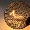 11707 nagyméretű G125-ös E27 designer LED izzó fekete rácsos textúrával és 1800K extra meleg fénnyel