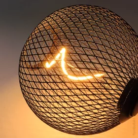 11707 nagyméretű G125-ös E27 designer LED izzó fekete rácsos textúrával és 1800K extra meleg fénnyel