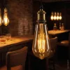 Látványos aranysárga üvegű ST64 vintage Edison dekorációs LED izzó E27 foglalattal és extra meleg fehér fénnyel