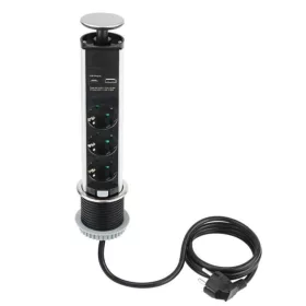 Kézzel kihúzható fekete bútorcsatlakozó 3 konnektorral és USB-A/USB-C portokkal