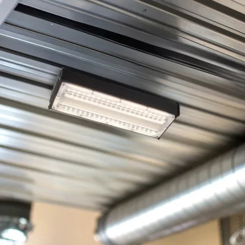 50W-os, lineáris, IP65 és IK08 védettségű LED ipari csarnokvilágító lámpatest, termésteres fény