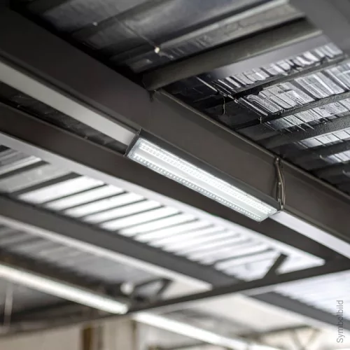 100W-os, lineáris, IP65 és IK08 védettségű LED ipari csarnokvilágító lámpatest, hideg fényű