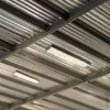 100W-os, lineáris, IP65 és IK08 védettségű LED ipari csarnokvilágító lámpatest, természetes fényű