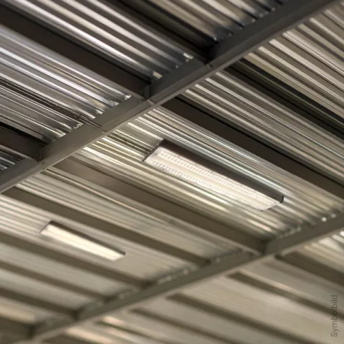 100W-os, lineáris, IP65 és IK08 védettségű LED ipari csarnokvilágító lámpatest, természetes fényű