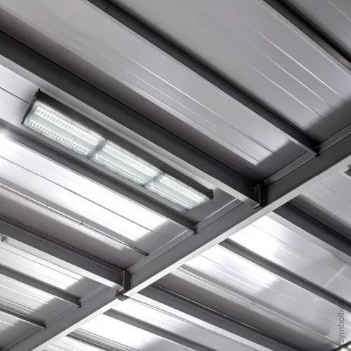 150W-os, lineáris, IP65 és IK08 védettségű LED ipari csarnokvilágító lámpatest, hideg fényű, nagy teljesítményű