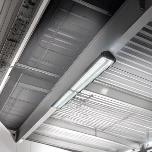 100W-os, lineáris, IP65 és IK08 védettségű LED ipari csarnokvilágító lámpatest, hideg fényű, legnagyobb teljesítményű