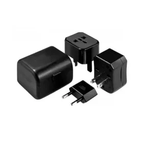 univerzális utazó adapter (világadapter) fehér színben