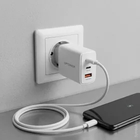 65W-os GaN technológiás gyorstöltő három USB porttal fehér színben