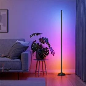 Avide RGB LED saroklámpa bekapcsolva, színes fénnyel megvilágítva a falat egy gamer szobában