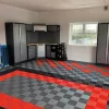 Piros színű, 1,8 cm vastag rácsos szerkezetű (bordás) moduláris garázspadló lap