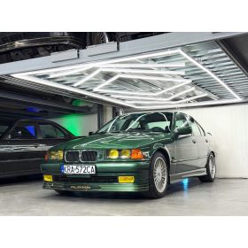 Berge Hexagon LED mennyezeti lámpa 210W teljesítménnyel, IP44 védettséggel és egyedi hatszögletű designnal, hideg fehér fénnyel.