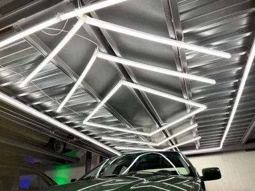 Berge Hexagon LED mennyezeti lámpa 210W teljesítménnyel, IP44 védettséggel és egyedi hatszögletű designnal, hideg fehér fénnyel.