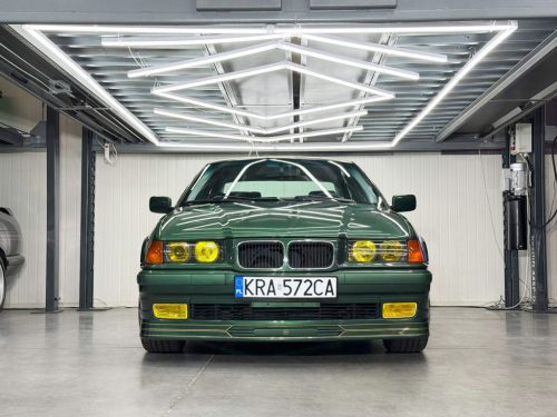 Berge Hexagon LED mennyezeti lámpa 210W teljesítménnyel, IP44 védettséggel és egyedi hatszögletű designnal, hideg fehér fénnyel.