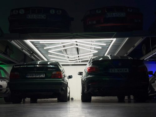 Berge Hexagon LED mennyezeti lámpa 210W teljesítménnyel, IP44 védettséggel és egyedi hatszögletű designnal, hideg fehér fénnyel.