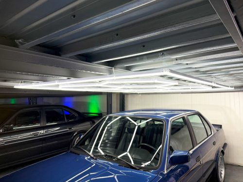 Berge Hexagon LED mennyezeti lámpa 310W teljesítménnyel, IP44 védettséggel és egyedi hatszögletű designnal, hideg fehér fénnyel.