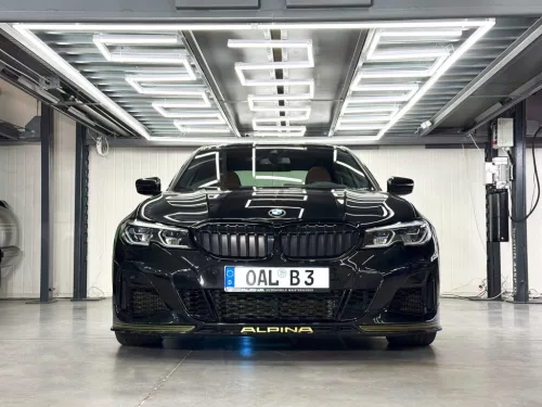 Berge Hexagon LED mennyezeti lámpa 520W teljesítménnyel, IP44 védettséggel és egyedi hatszögletű designnal, hideg fehér fénnyel.