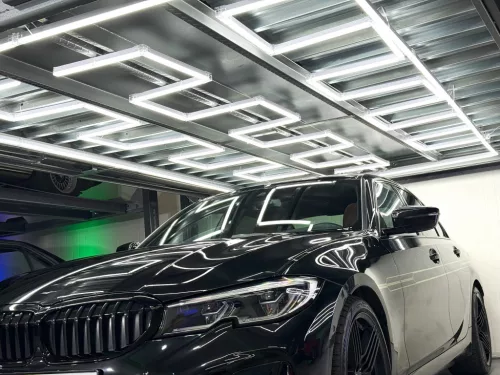 Berge Hexagon LED mennyezeti lámpa 520W teljesítménnyel, IP44 védettséggel és egyedi hatszögletű designnal, hideg fehér fénnyel.
