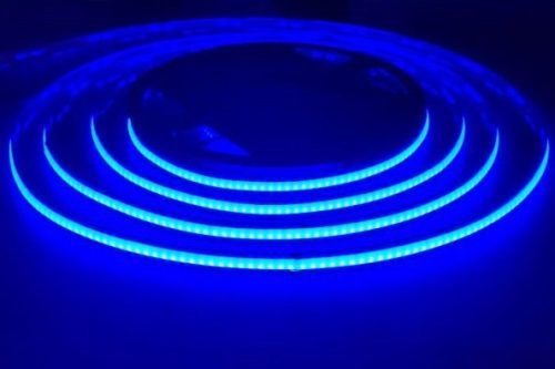 24V-os RGB színváltós COB LED szalag folyamatos, pöttymentes fénnyel és 768 leddel méterenként