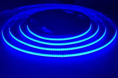 24V-os RGB színváltós COB LED szalag folyamatos, pöttymentes fénnyel és 768 leddel méterenként