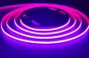 24V-os RGB színváltós COB LED szalag folyamatos, pöttymentes fénnyel és 768 leddel méterenként
