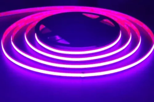 24V-os RGB színváltós COB LED szalag folyamatos, pöttymentes fénnyel és 768 leddel méterenként