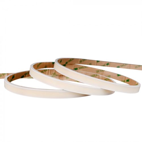 Lapos, felülvilágító, IP68 vízálló COB Neon Flex LED szalag természetes fehér fénnyel.