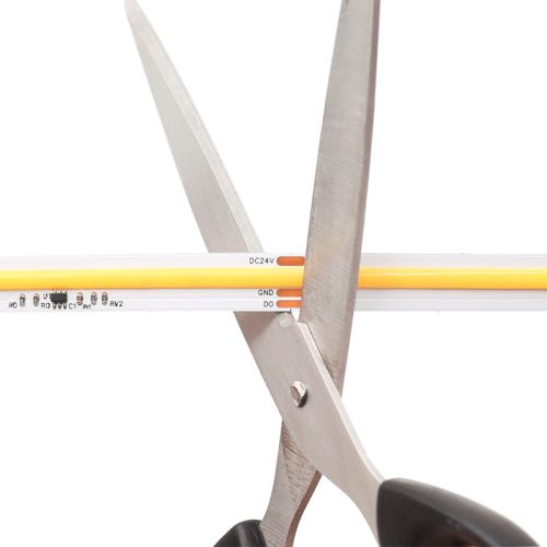 24V-os Prémium COB Digitális LED szalag 3000K meleg fehér fénnyel, ami pontmentes futófény effekteket hoz létre