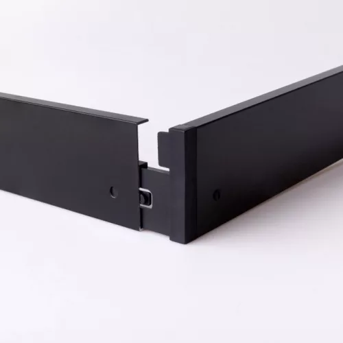 Modern, fekete, felületre szerelhető kiemelő keret 60x60 cm-es élvilágított LED panelhez