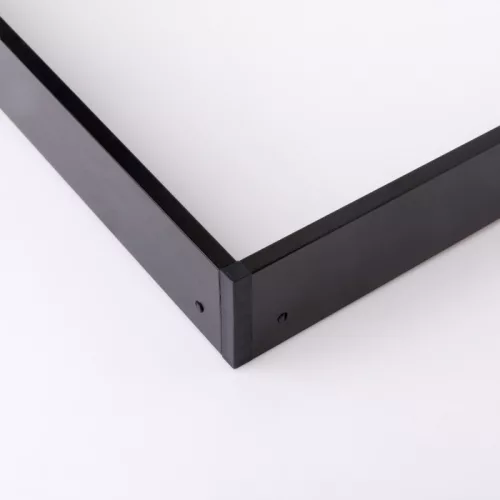 Modern, fekete, felületre szerelhető kiemelő keret 60x60 cm-es élvilágított LED panelhez