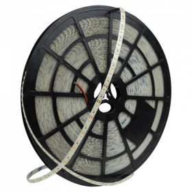 50 méteres tekercsben kapható 12V-os, 9.6W-os meleg fehér LED szalag kivitelezési munkákhoz.