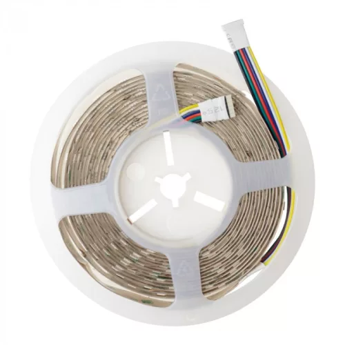 Nagy teljesítményű RGB+CCT LED szalag működés közben, amely színes és állítható fehér fényt is tud