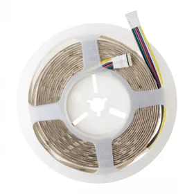 Nagy teljesítményű kültéri RGB+CCT LED szalag működés közben, amely színes és állítható fehér fényt is tud