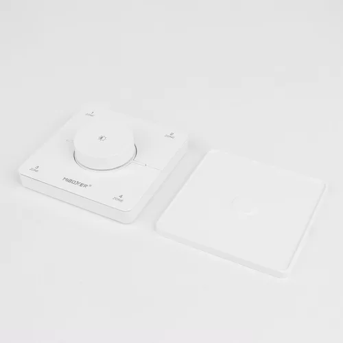 Modern, fehér, érintésérzékeny MiBoxer 4-zónás fali vezérlőpanel RF technológiával, CCT és egyszínű LED szalagokhoz.