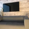 Prémium, fehér üveg infrapanel egy modern, minimalista nappali falán, egy elegáns kanapé fölött 600W