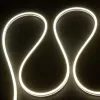 Hajlítható Neon Flex LED szalag, ami homogén, pontmentes fényt ad egyedi feliratokhoz