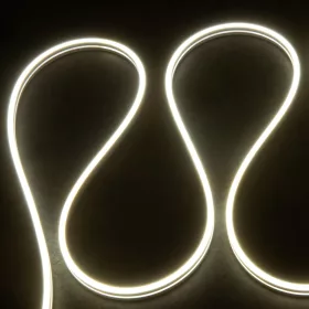Hajlítható Neon Flex LED szalag, ami homogén, pontmentes fényt ad egyedi feliratokhoz
