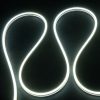 Hajlítható Neon Flex LED szalag, ami homogén, pontmentes fényt ad egyedi feliratokhoz
