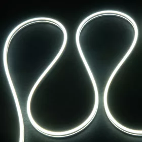 Hajlítható Neon Flex LED szalag, ami homogén, pontmentes fényt ad egyedi feliratokhoz