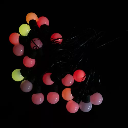 Okostelefonról vezérelhető többszínű RGB IC kerti fényfüzér 10 méter fekete kábellel és 19 darab színes G45 gömbizzóval
