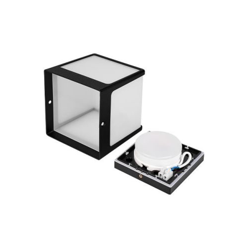 Modern, fekete, kocka formájú fali lámpa GX53 foglalattal, IP54 védettséggel kültéri és beltéri használatra.