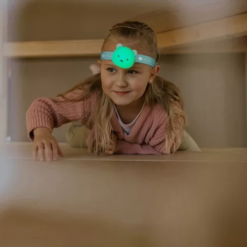 Imádnivaló maci formájú újratölthető gyermek LED fejlámpa színes RGB és fehér fénnyel, USB-C csatlakozóval