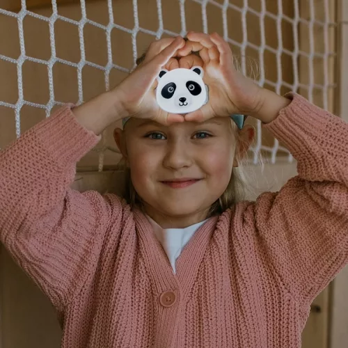 Imádnivaló panda formájú újratölthető gyermek LED fejlámpa színes RGB és fehér fénnyel, USB-C csatlakozóval