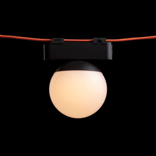 CIARA 10 elegáns fekete LED lámpa lágy fényt adó tejfehér opál búrával WAVE textilszalagos rendszerhez