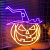 Narancs és lila színben világító LED neon átkozott tök a Forever Lighttól, USB-ről működő Halloween dekorációként
