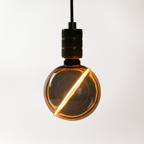 Látványos, G130-as (13cm) méretű, borostyánszínű vintage filament LED izzó