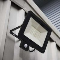 Mozgásérzékelős LED reflekor